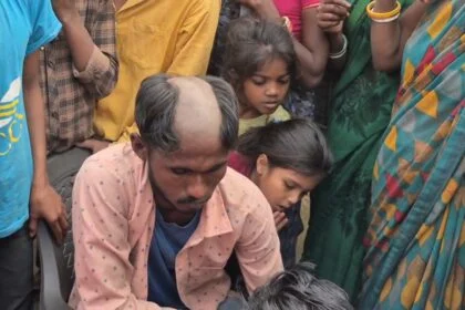 समस्तीपुर में इश्क की खौफनाक कीमत: तीन बच्चों की मां से मिलने आए प्रेमी का आधा सिर-मूंछ मुंडवाकर गांव में घुमाया 4