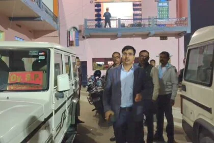 समस्तीपुर में EOU का बड़ा एक्शन: रोसड़ा नगर परिषद के कार्यपालक पदाधिकारी के घर छापा, 5 लाख कैश और प्रॉपर्टी के कागज बरामद 30