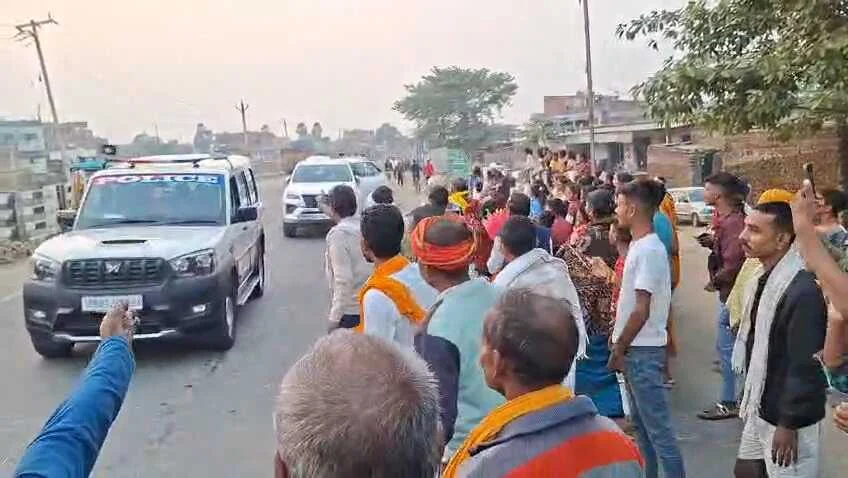 नालंदा: गन्ना उद्योग मंत्री संजय पासवान और सांसद अरुण भारती पहुंचे रहूई प्रखंड के शिवनन्दन नगर गांव, पीड़ितों से की मुलाक़ात, हाई कोर्ट के आदेश पर आठ लोगो का तोड़ा गया था आशियाना 5