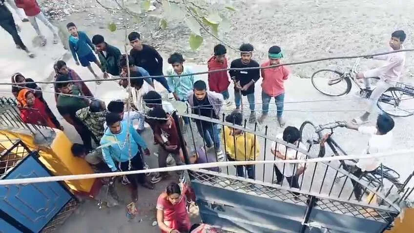 समस्तीपुर में छेड़खानी से परेशान छात्रा ने की खुदकुशी, घर में घुसकर मनचलों ने की थी खींचतान 1