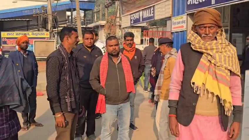 बेगूसराय में कंस्ट्रक्शन साइट पर संदिग्ध अवस्था मे मजदूर का शव बरामद, हत्या या आत्महत्या ? जांच में जुटी पुलिस 1