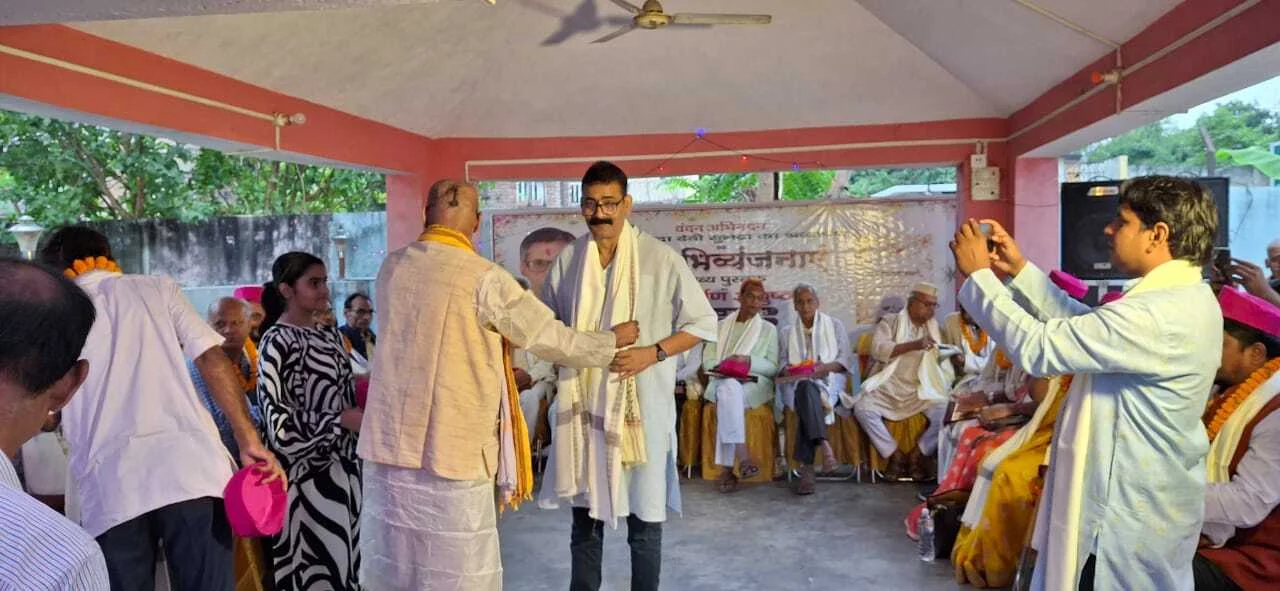 बेगूसराय के सुप्रसिद्ध लोकगायक व साहित्यकार डॉ सच्चिदानंद पाठक की काव्य पुस्तक "भावाभिव्यन्जनाऐ " का किया गया लोकार्पण 2