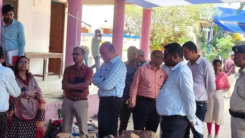 समस्तीपुर जिला निर्वाचन पदाधिकारी ने डिस्पैच केंद्र की व्यवस्थाओं का लिया जायजा,दिए आवश्यक निर्देश 1