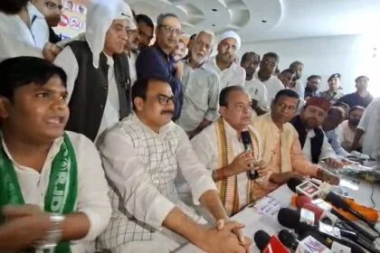 झारखंड के स्वास्थ्य मंत्री इरफान अंसारी पहुंचे बिहारशरीफ विधानसभा, एनडीए पर साधा निशाना कहा - बिहार में अब जंगल राज नहीं बल्कि राक्षसों का राज है 27