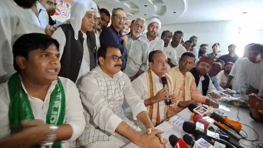 झारखंड के स्वास्थ्य मंत्री इरफान अंसारी पहुंचे बिहारशरीफ विधानसभा, एनडीए पर साधा निशाना कहा - बिहार में अब जंगल राज नहीं बल्कि राक्षसों का राज है 1