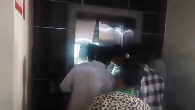 समस्तीपुर में बड़ा हादसा टला: मंत्री महेश्वर हजारी एक घंटे तक लिफ्ट में फंसे, होटल प्रबंधन पर उठे सवाल 2