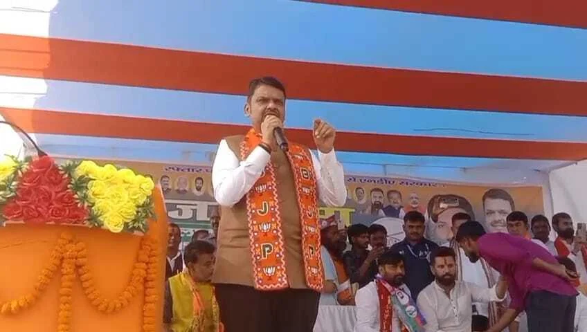 बिहार में बुझे हुए लालटेन नहीं, चमकता हुआ‘ चिराग’ चाहिए - देवेंद्र फडणवीस 1