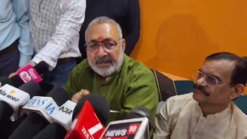 बेगूसराय में गिरिराज सिंह का हमला: “विपक्ष बिहार में फिर जातीय तनाव फैलाने की साजिश में” 1