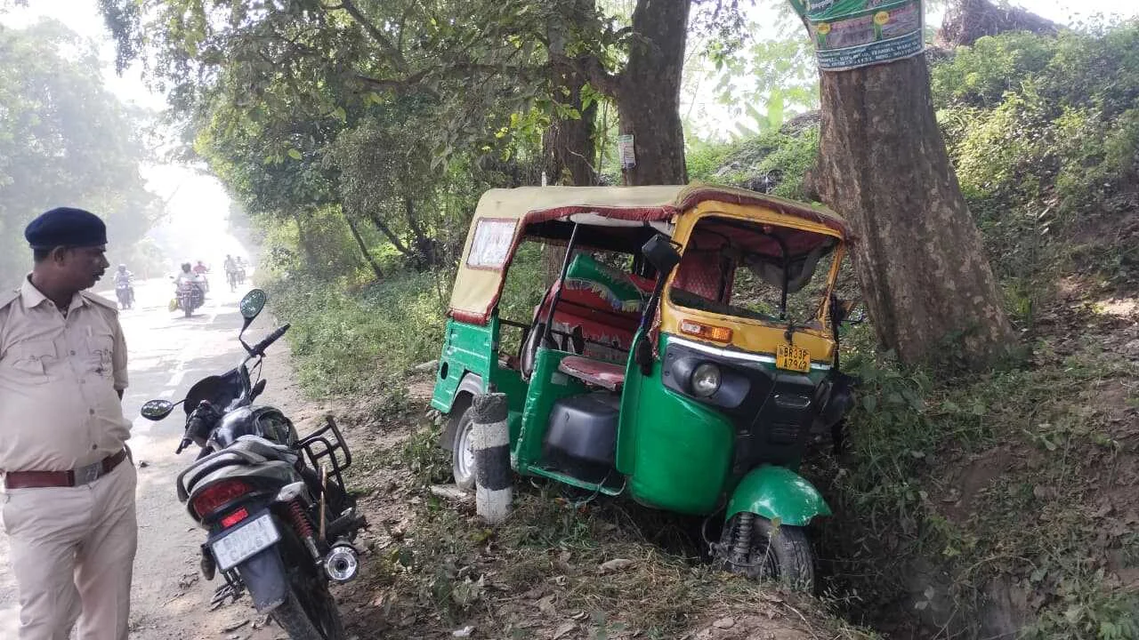 बछवाड़ा के एनएच 28 पर ट्रेक्टर और टेम्पू की टक्कर में टेम्पू सवार आधा दर्जन लोग घायल 2