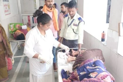 बछवाड़ा के एनएच 28 पर ट्रेक्टर और टेम्पू की टक्कर में टेम्पू सवार आधा दर्जन लोग घायल 17