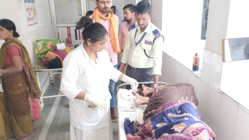 बछवाड़ा के एनएच 28 पर ट्रेक्टर और टेम्पू की टक्कर में टेम्पू सवार आधा दर्जन लोग घायल 1