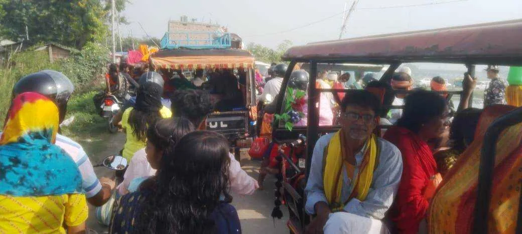 कार्तिक पूर्णिमा के दिन 16 घण्टे में 18 घाटों पर लाखों श्रद्धालुओं ने गंगा में स्नान के साथ लगाया आस्था की डुबकी 3