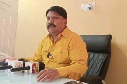 महागठबंधन पर फिर बरसे पूर्व विधायक पप्पू खान तेजस्वी पर साधा निशाना,बोले-‘राजद भाजपा का भय दिखाकर मुसलमानों का वोट लेती है 8