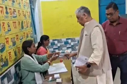 समस्तीपुर: बिहार विधानसभा चुनाव के पहले चरण में वोटिंग जारी, सुबह 10 बजे तक जिले की सभी 10 सीटों पर 12 प्रतिशत मतदान दर्ज 24