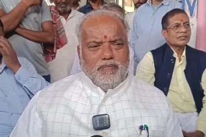 नालंदा: खेसारी पर बरसे मंत्री श्रवण कुमार, कहा नाचने-गाने वाले कलेक्टर नहीं बनते. बिहार में महागठबंधन का होगा सुपड़ा साफ 16