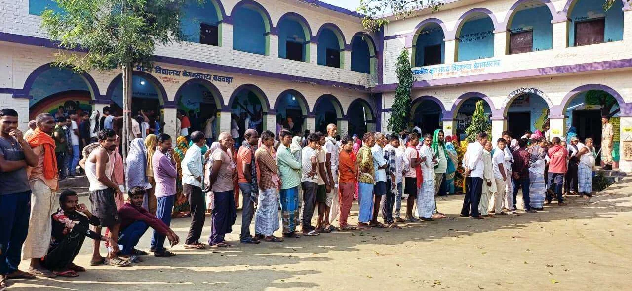 बछवाड़ा में शांतिपूर्ण ढंग से संपन्न हुआ मतदान, महिलाओं में दिखा जबरदस्त उत्साह 3