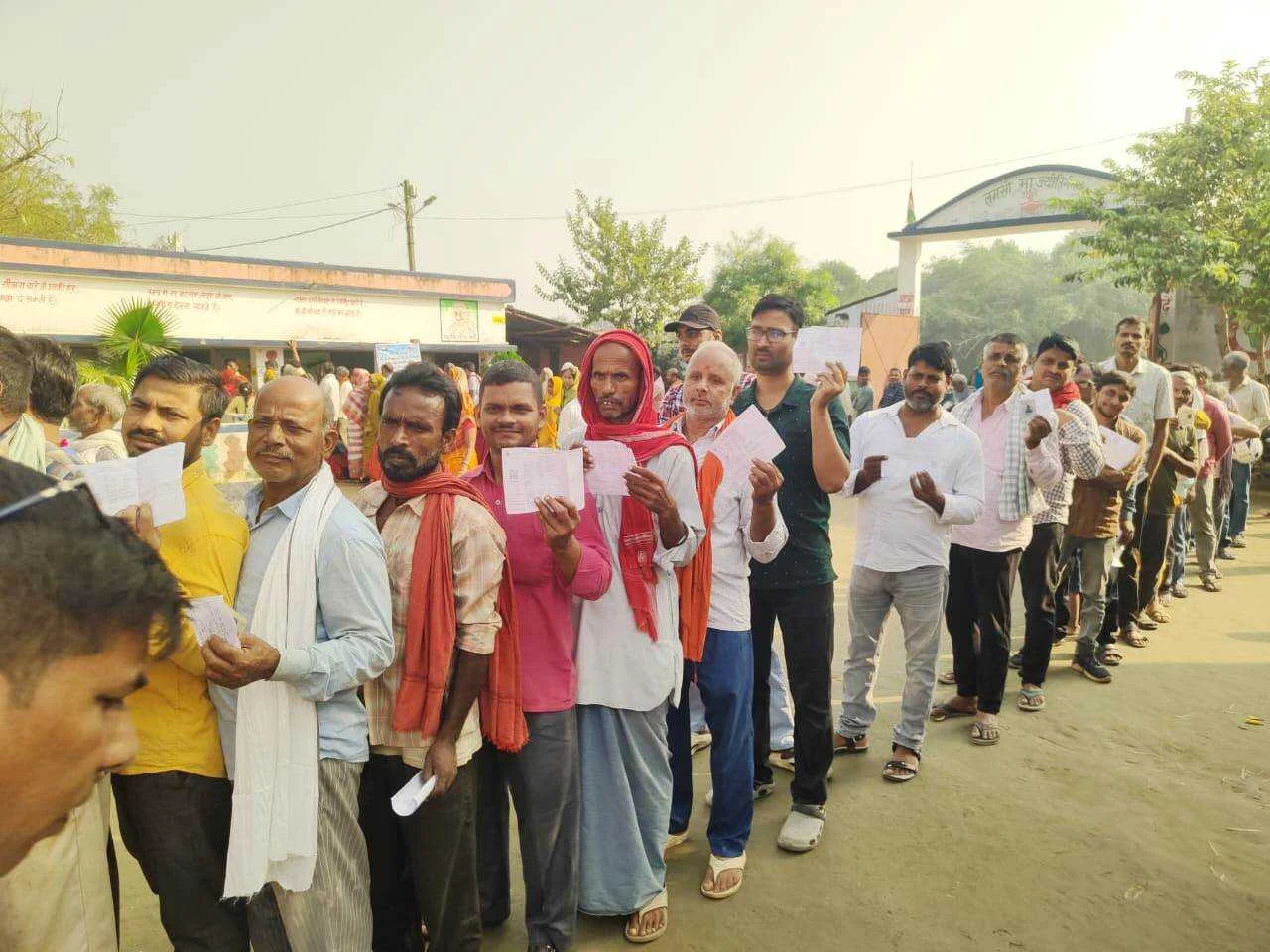 बरौनी बना लोकतंत्र के महापर्व का गवाह - तीनों विधानसभा क्षेत्रों में करीब 73% मतदान 2
