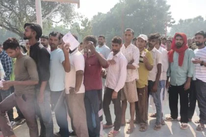 बेगूसराय के वीरपुर में 79 मतदान केंद्रों पर कड़ी सुरक्षा व्यवस्था के साथ 69.76 प्रतिशत हुआ मतदान 12