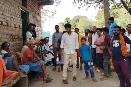 नालंदा: हरनौत प्रखंड के डिहरी पंचायत के मुशहरी गांव के बूथ संख्या 280 पर चार बजे तक नहीं पड़े एक भी वोट, स्थानीय प्रशासन ग्रामीणों को समझने में जुटी 31