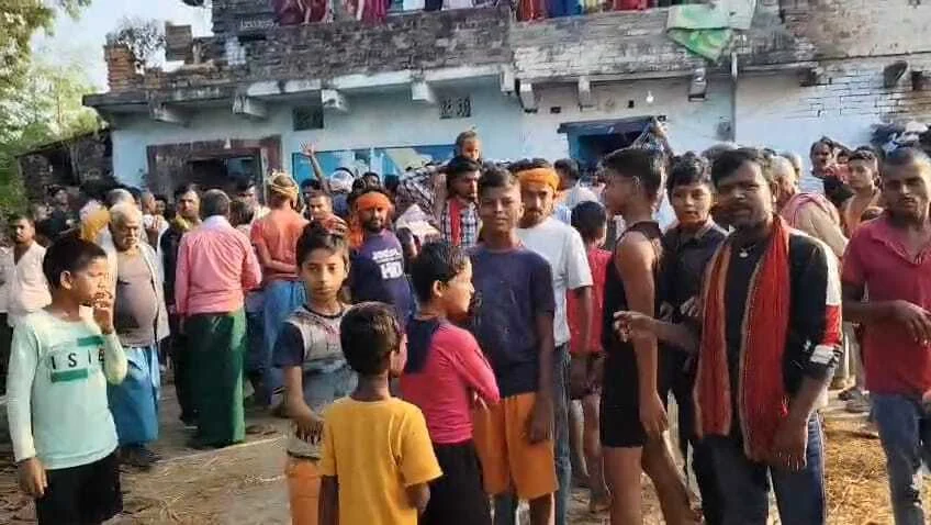 नालंदा: हरनौत प्रखंड के डिहरी पंचायत के मुशहरी गांव के बूथ संख्या 280 पर चार बजे तक नहीं पड़े एक भी वोट, स्थानीय प्रशासन ग्रामीणों को समझने में जुटी 2