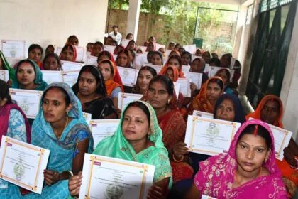 सूक्ष्म कौशल उद्यमिता विकास कार्यक्रम के अंतर्गत 65 महिलाओं को मशरूम का 26 दिवसीय प्रशिक्षण के साथ दिया गया प्रमाण पत्र 26