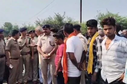 नालंदा: तेज रफ्तार बस ने बाइक पर सवार एक युवक को कुचला,युवक की हुई मौके पर मौत,आक्रोशित ग्रामीणों ने सड़क किया जाम 6