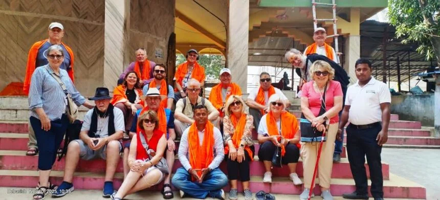 सिमरिया धाम पहुंचे विदेशी सैलानी, गंगा क्रूज से यात्रा करते हुए सर्वमंगला आश्रम में की पूजा-अर्चना 1