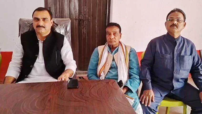 नालंदा: बिहार चुनाव पर कांग्रेस नेता उमैर खान का व्यान वोटर आईडी की धांधली ने निष्पक्षता पर लगाया दाग, चुनाव आयोग की भूमिका पर सवाल, बिहार में खुलेआम हुई वोट चोरी 1