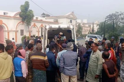 समस्तीपुर: पूसा कृषि विश्वविद्यालय में बड़ा हादसा, सफाई के दौरान एसिड बोतल फटने से 4 मजदूर झुलसे 16