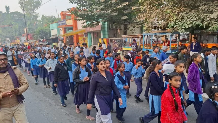 समस्तीपुर: नशा मुक्ति दिवस पर निकली भव्य प्रभात फेरी,1200 से अधिक छात्र-छात्राओं ने दिया नशा-मुक्ति का संदेश 1