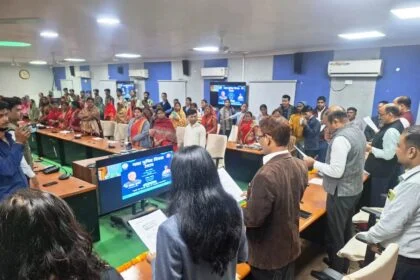 समस्तीपुर: नशा मुक्ति व संविधान दिवस पर सामूहिक शपथ, प्रतिभागी छात्रों को मिला सम्मान 10