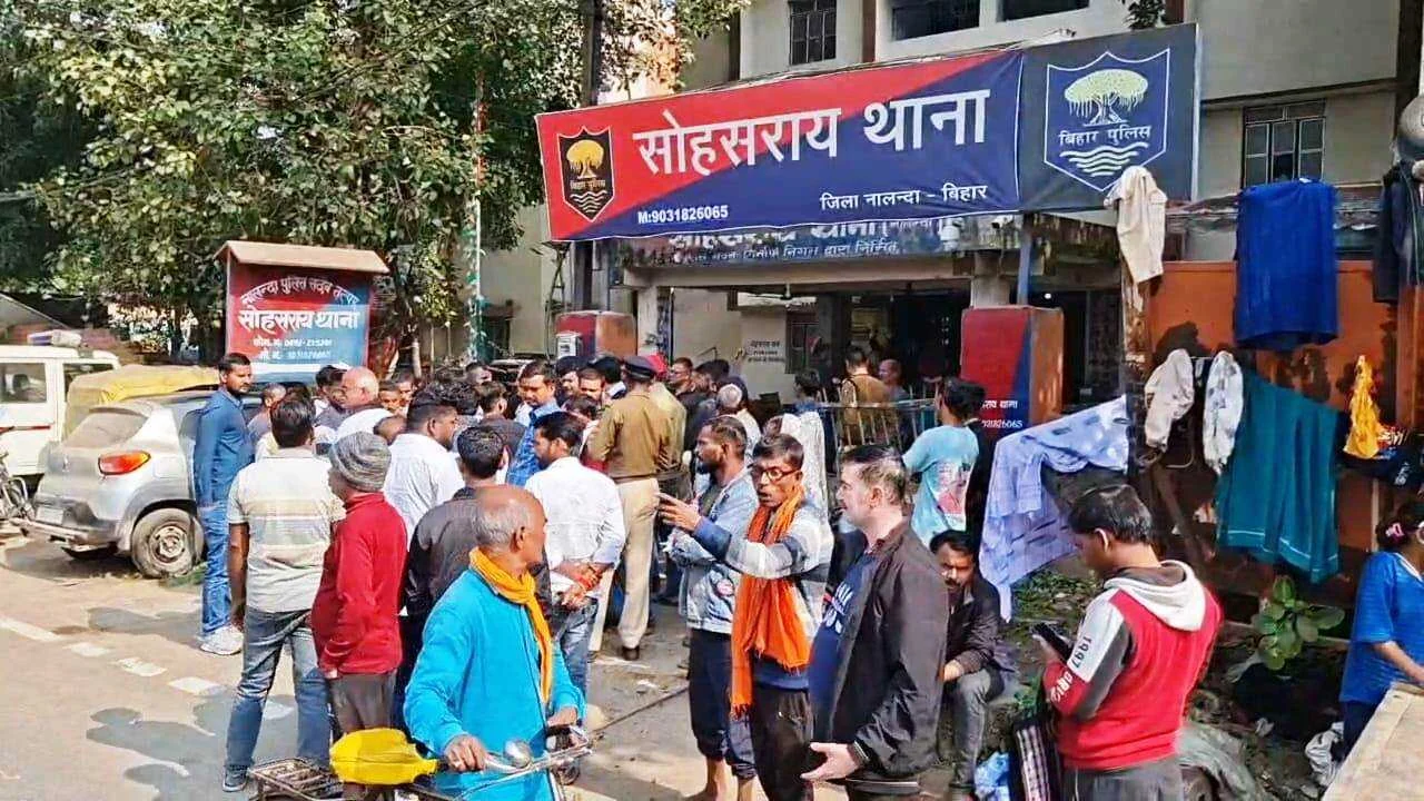 नालंदा: 48 घंटे बाद भी टेंट संचालक का नहीं मिला कोई सुराग, 25 नवंबर से गायब हैं टेंट संचालक, परिजन जता रहे हैं अनहोनी की आशंका 3
