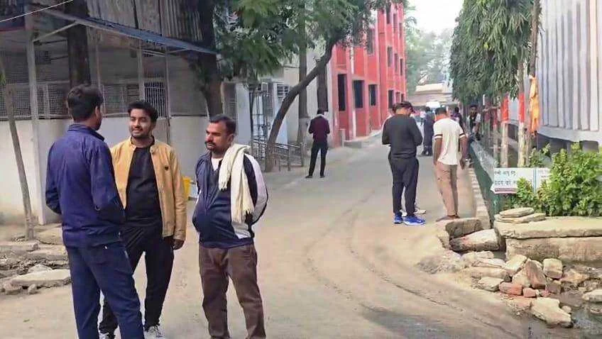 बेगूसराय: मोबाइल झपट्टा मारने के दौरान अपराधियों ने मारा डंडा, चलती ट्रेन से गिरकर युवक की दर्दनाक मौत 3