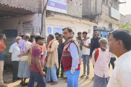 नालंदा : परवलपुर में सीएसपी संचालक से 3 लाख की लूट, गैस एजेंसी के पास बाइक सवार दो युवकों ने रुपये से भरा बैग छीना 2