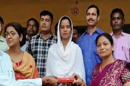 इंटर कला की सेकंड टॉपर रुकैया फातमा को शिक्षा मंत्री ने किया पुरस्कृत, तेयाय विद्यालय में खुशी की लहर 21