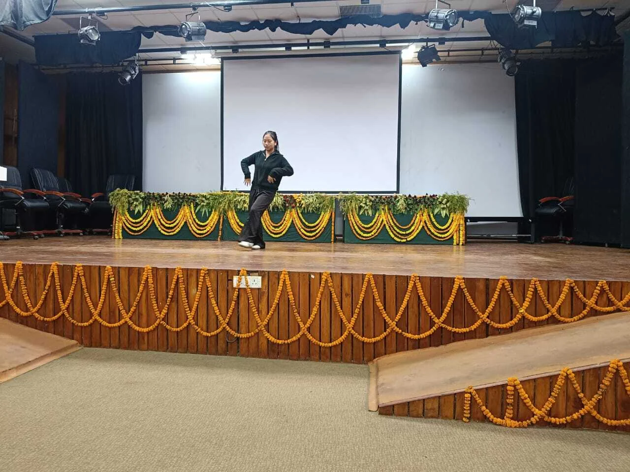 समस्तीपुर: पूसा कृषि विवि में अभिनेत्री सोनल झा ने छात्रों को सिखाए अभिनय के गुर, दीक्षारंभ में सांस्कृतिक गतिविधियों की धूम 2