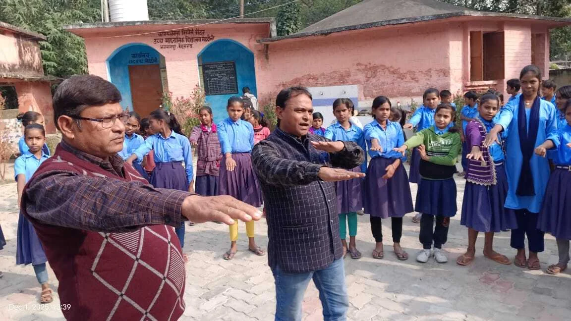 भगवानपुर प्रखंड के मध्य विद्यालय मेहदौली में चली 'स्वच्छता की पाठशाला', बच्चों ने सीखा गीले और सूखे कचरे का अंतर 2