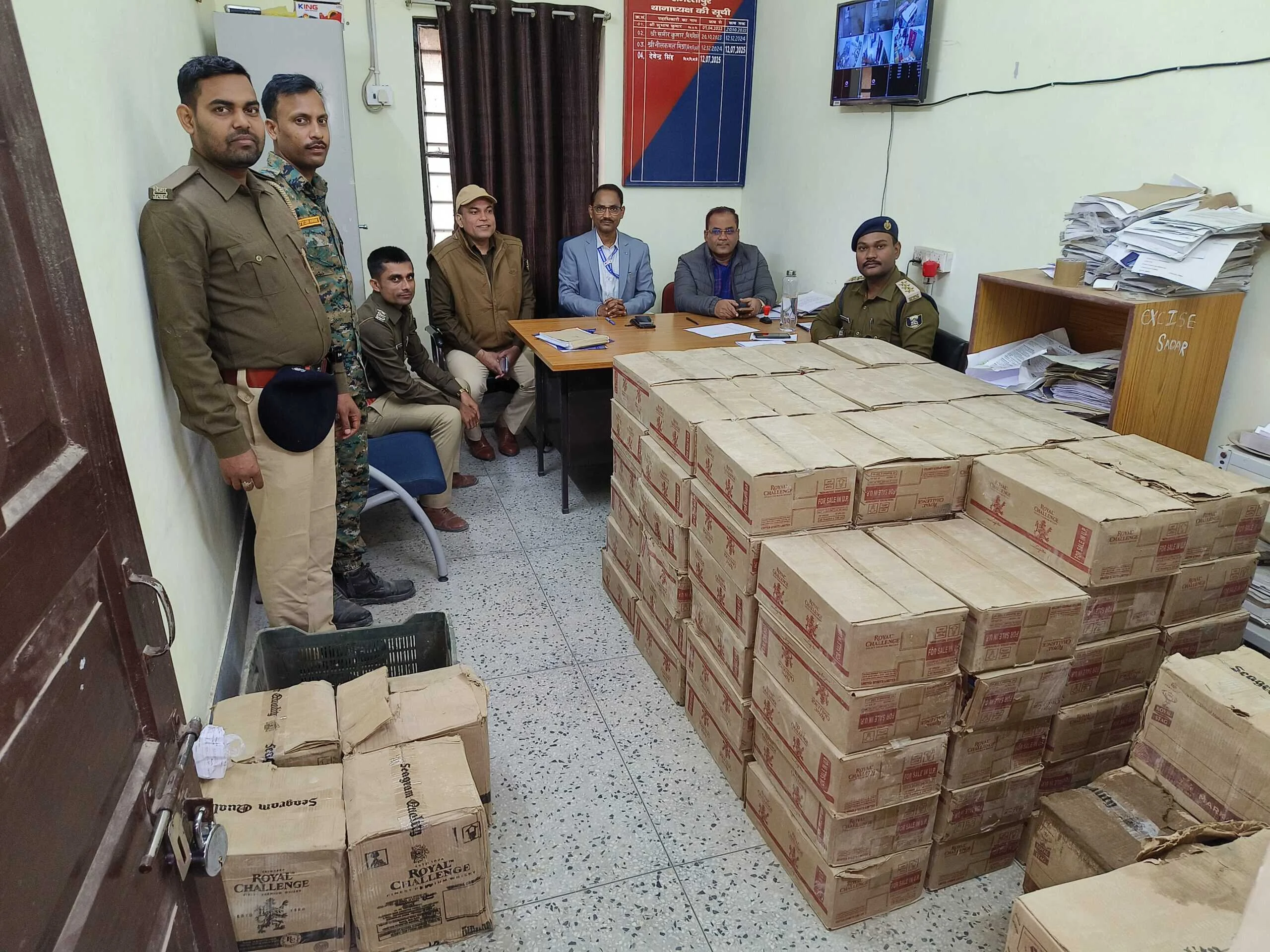 समस्तीपुर: तहखाने से निकली 955 लीटर विदेशी शराब, माफिया का खुफिया ठिकाना ध्वस्त 16