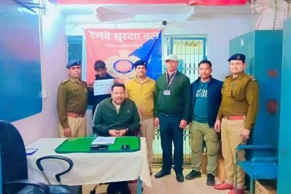 समस्तीपुर जंक्शन पर मोबाइल चोरी करते रंगेहाथ धराया युवक, RPF ने किया गिरफ्तार 24