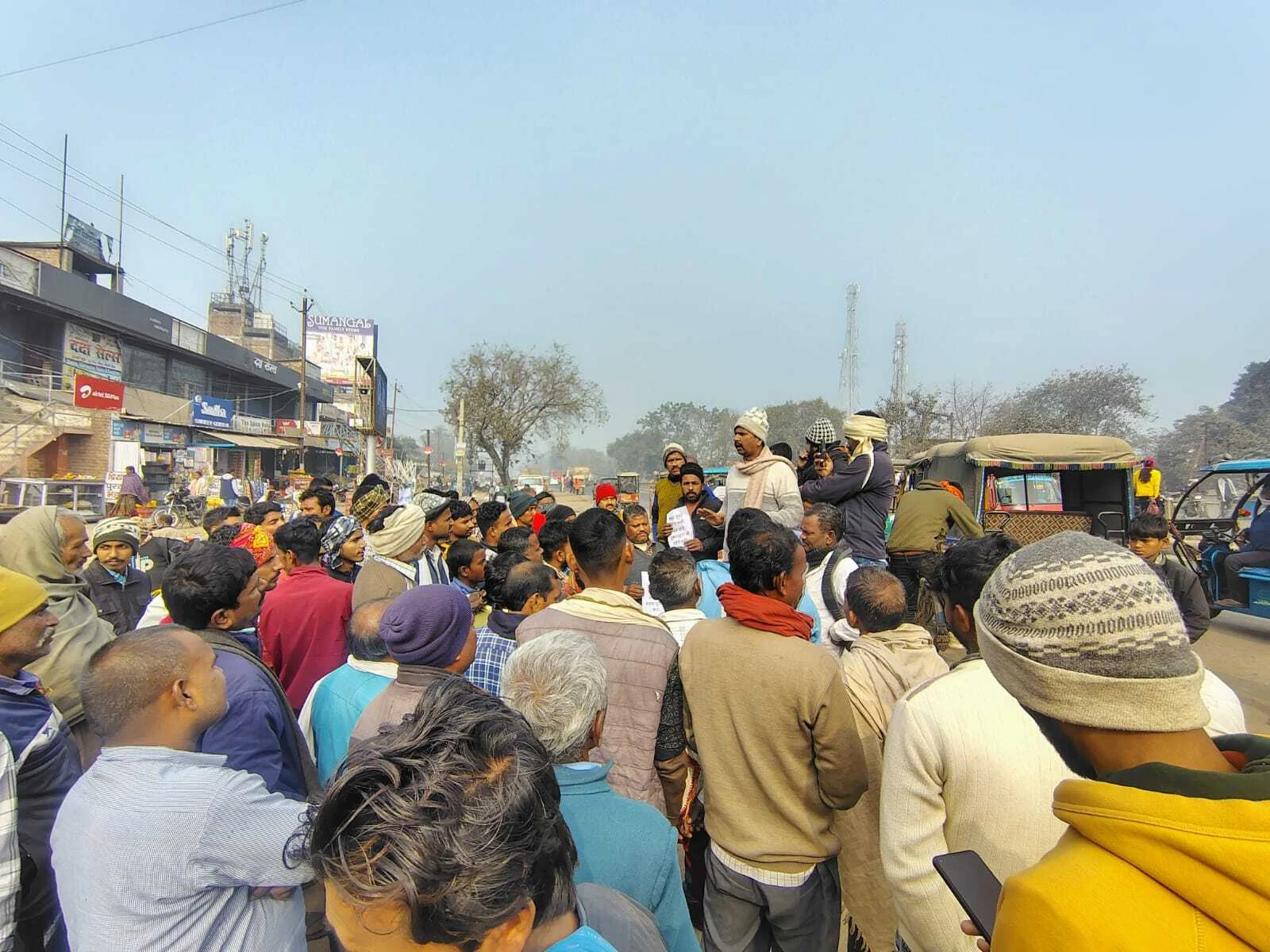 बीहट में फुटकर दुकानदारों का हल्लाबोल: वेंडिंग जोन बनाने की मांग को लेकर निकाला आक्रोश मार्च 2