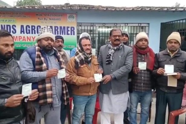 समस्तीपुर: ताजपुर में जदयू का सदस्यता अभियान, पूर्व विधायक विद्यासागर निषाद की मौजूदगी में सैकड़ों युवाओं ने थामा 'तीर' 1