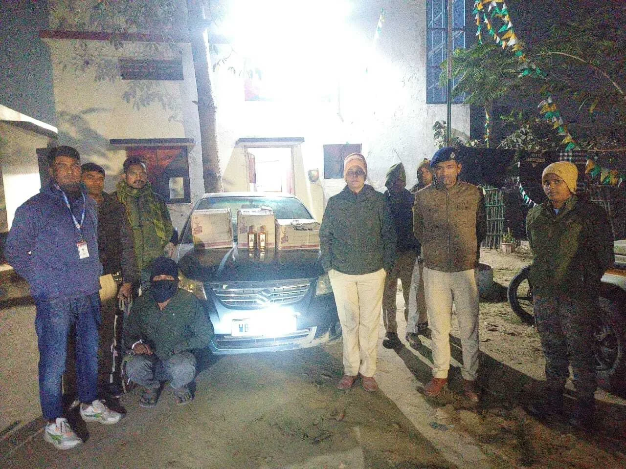 समस्तीपुर: उत्पाद विभाग की बड़ी कार्रवाई, कार से 22 कार्टन शराब बरामद; एक तस्कर गिरफ्तार 4