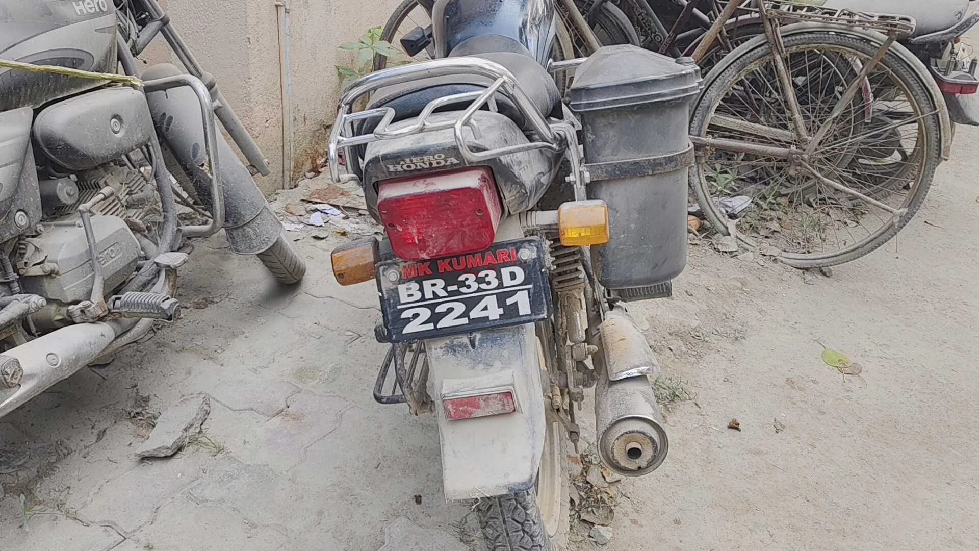 समस्तीपुर: विभूतिपुर पुलिस की बड़ी कार्रवाई, झोपड़ी में साजिश रच रहे 3 बदमाश हथियार के साथ गिरफ्तार 2