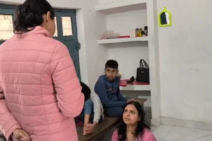 समस्तीपुर: दलसिंहसराय सहायक जेल अधीक्षक के आवास पर हाई वोल्टेज ड्रामा, महिला ने लगाया शादी और यौन शोषण का आरोप 2