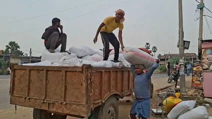 नालंदा: BCO की अनिश्चितकालीन हड़ताल से धान अधिप्राप्ति ठप, किसान और पैक्स अध्यक्ष परेशान 1