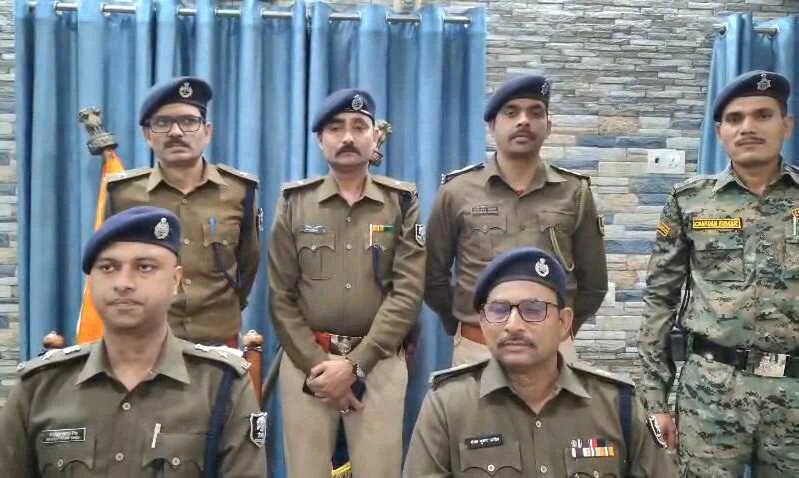 समस्तीपुर: बैंक ऑफ महाराष्ट्र लूटकांड में STF की बड़ी कार्रवाई, 42 लाख के सोने के साथ अपराधी धरमा गिरफ्तार 6