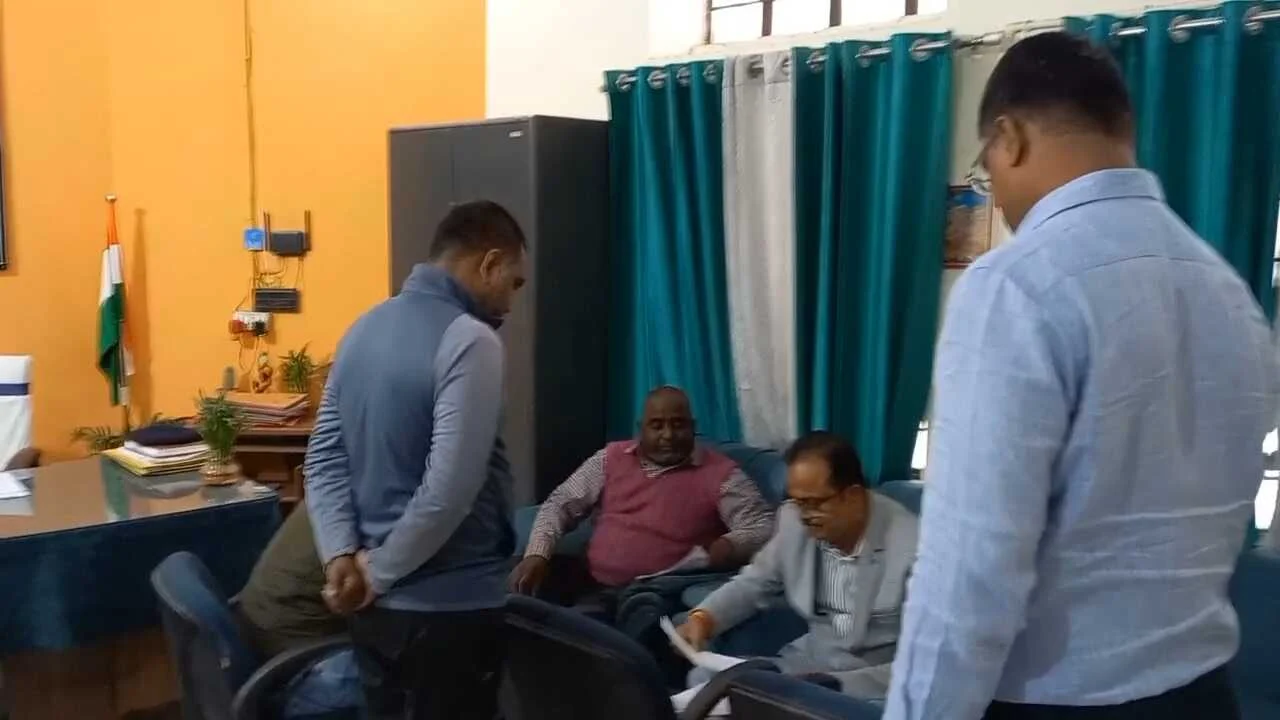 ओडिशा क्राइम ब्रांच की बड़ी कार्रवाई: समस्तीपुर से कुख्यात पेपर लीक नेटवर्क का सदस्य को किया गिरफ्तार,कई राज्यों में फैले है नेटवर्क 3