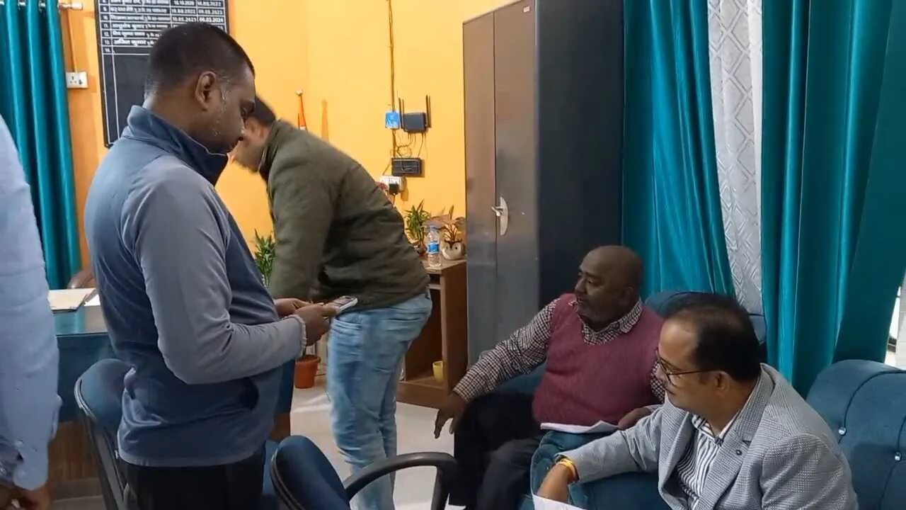 ओडिशा क्राइम ब्रांच की बड़ी कार्रवाई: समस्तीपुर से कुख्यात पेपर लीक नेटवर्क का सदस्य को किया गिरफ्तार,कई राज्यों में फैले है नेटवर्क 4