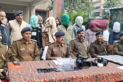 समस्तीपुर के रोसड़ा में बड़ी कार्रवाई: लुट और डकैती की योजना बनाते 7 अपराधी गिरफ्तार, अवैध हथियार व लूटी गई वाहन बरामद 27