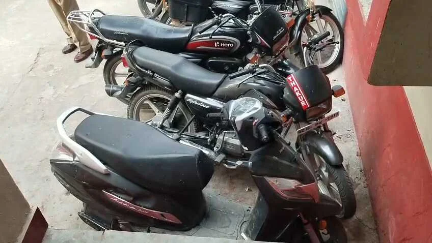 समस्तीपुर के रोसड़ा में बड़ी कार्रवाई: लुट और डकैती की योजना बनाते 7 अपराधी गिरफ्तार, अवैध हथियार व लूटी गई वाहन बरामद 2